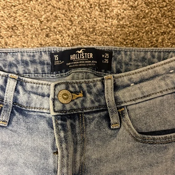 Hollister Light Wash Denim Jeans - Picture 2 of 4
